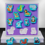puzzle à chevilles pour tout petits avec des formes d'animaux thématiques.