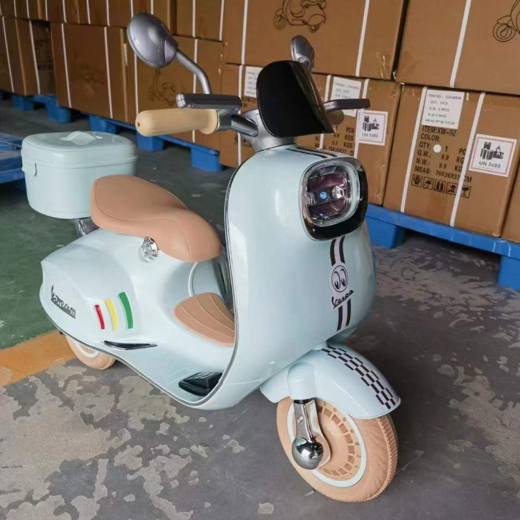 Scooter Électrique Enfant Style Vespa 12V Blanc – Avec MP3 et USB